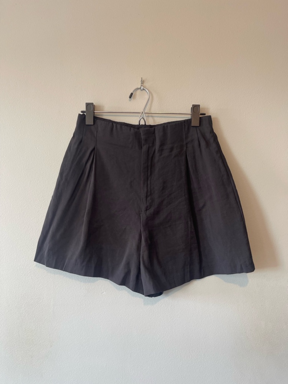 Zara High-Waist Pleated Shorts - Black